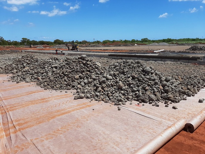 Photograph showing placement of the fill layer on TenCate Geosynthetics EMEA’s TenCate Rock geocomposite solution in Mauritius