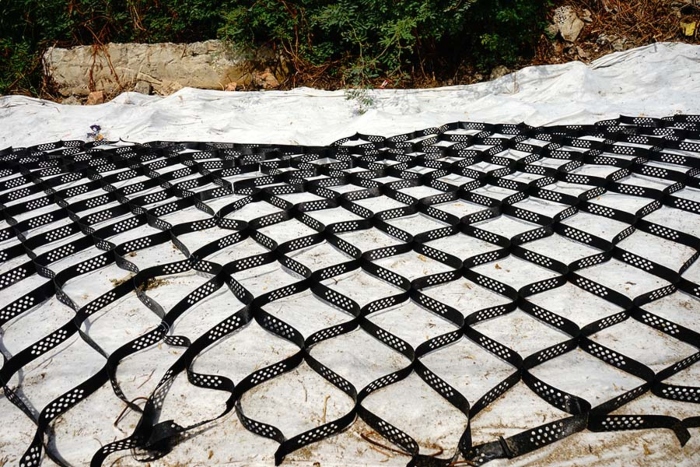 The IGS offers introductory geosynthetics videos to students/educators. Installation of geocells from BTL Liners