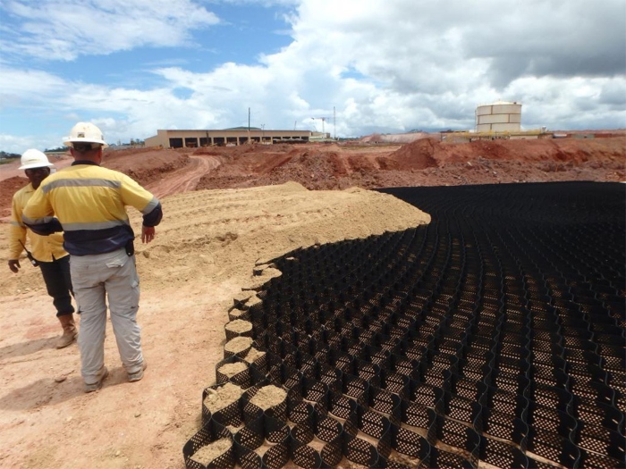 Infilling the GEOWEB Cellular Confinement System geocells for Suriname mine