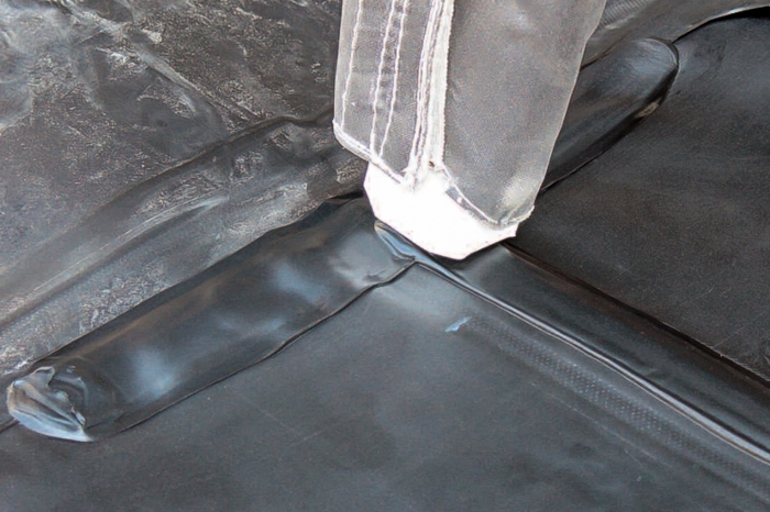 Extrusion welding of a geomembrane seam